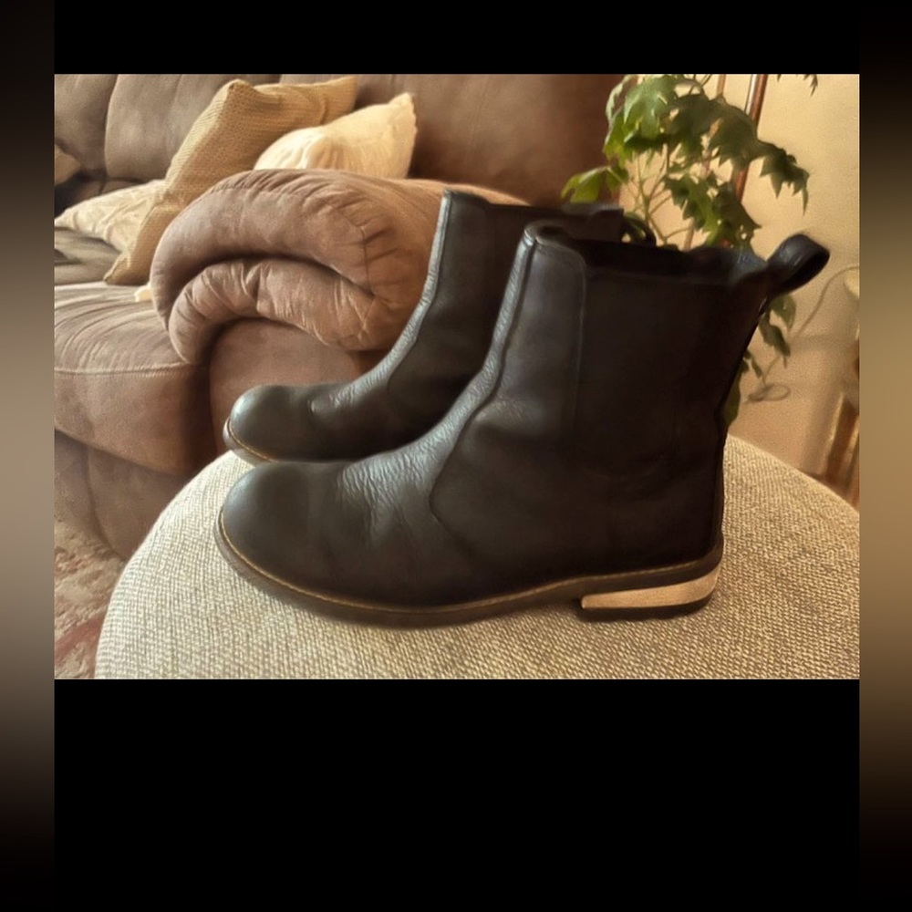Kodiak Woman’s  Chelsea boot